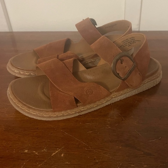 Born Carla women's leather criss-cross front ankle strap sandal in a cognac SZ 8 - Picture 2 of 9